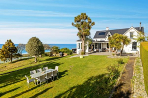 The Professor's Beach House - Brighton Home